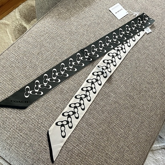 Coach Signature Skinny Scarf - Picture 4 of 7